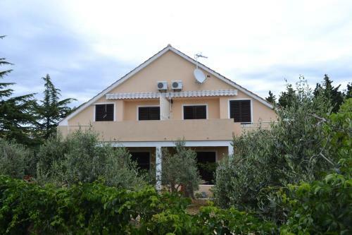 Apartments With A Parking Space Ugljan - 8241