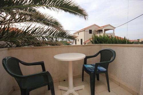 Apartments By The Sea Ugljan - 8301