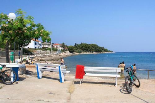 Apartments By The Sea Ugljan - 8423