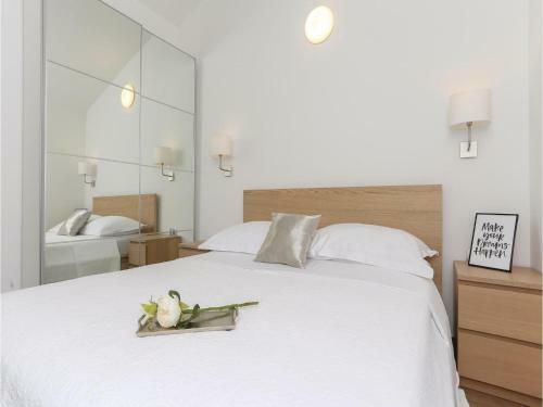 Three-bedroom Holiday Home In Ugljane