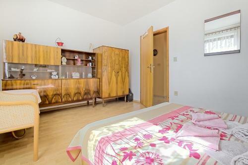 Eva House With Apartment