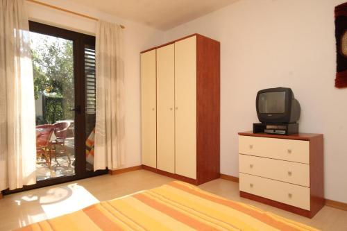 Apartments With A Parking Space Umag - 7171