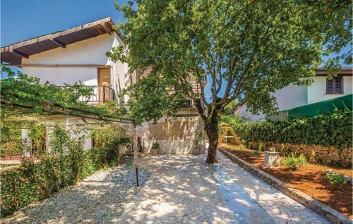 Four-bedroom Holiday Home In Vantacici