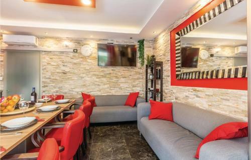 Four-bedroom Holiday Home In Vantacici