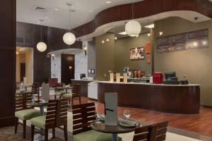 Hotel Embassy Suites - Savannah Airport