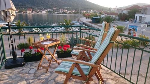 Seaside Holiday House Vinisce (trogir) - 12066
