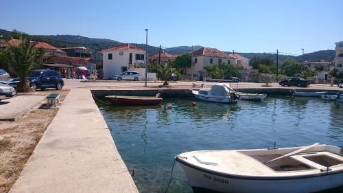 Seaside Holiday House Vinisce (trogir) - 12066