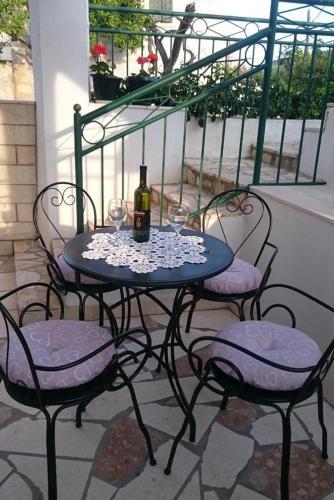 Seaside Holiday House Vinisce (trogir) - 12066