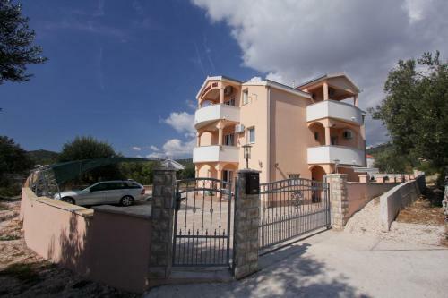 Hostal Apartments Venus