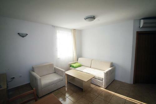 Apartments Jakov