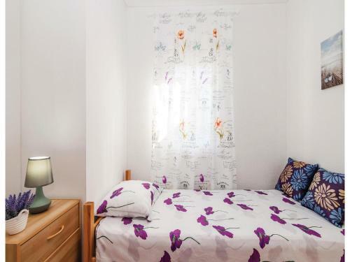 Two-bedroom Apartment In Vinjerac