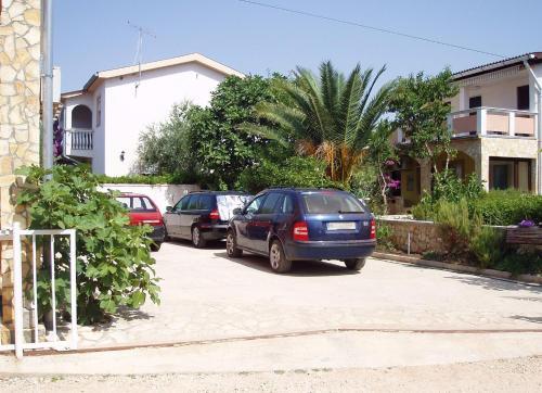 One-bedroom Apartment In Vir IV