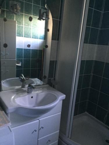 One-bedroom Apartment In Vir IV