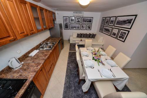 Sunset Deluxe Apartments