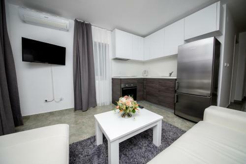 Sunset Deluxe Apartments