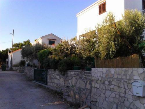 Apartments With A Parking Space Rukavac (vis) - 13337