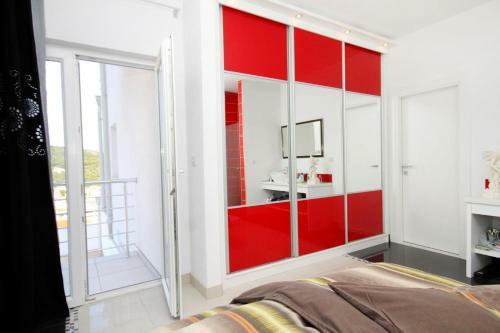 Luxury Villa With A Swimming Pool Vis - 8922