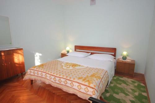 Apartments By The Sea Vis - 8534