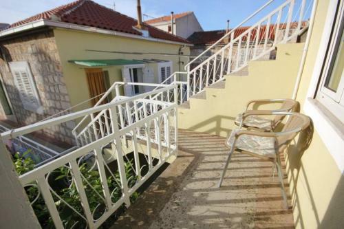 Apartments By The Sea Vis - 8534