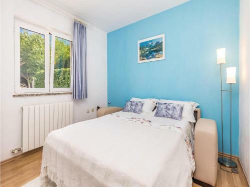 Three-bedroom Apartment In Viskovo