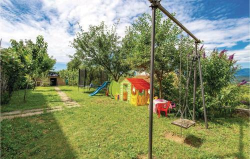 Three-bedroom Apartment In Viskovo