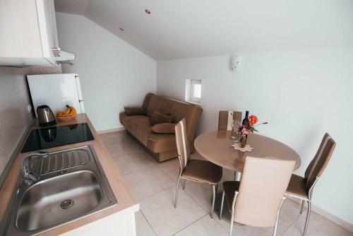 Apartments With A Parking Space Vodice - 15734