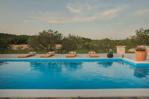 Villa Red Hacienda With Pool