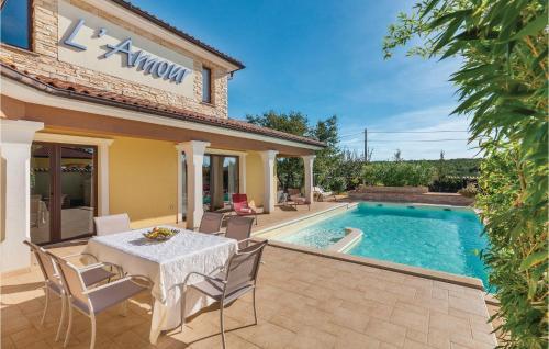 Four-bedroom Holiday Home In Vodnjan