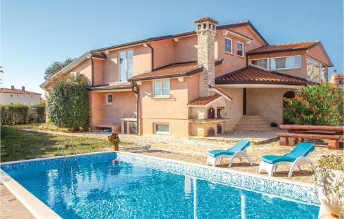 Five-bedroom Holiday Home In Vodnjan