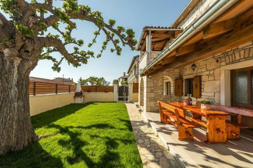 Villa Natale With Private Pool And Garden