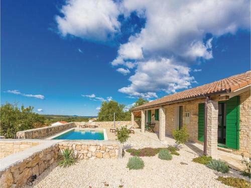 Two-bedroom Holiday Home In Vrana