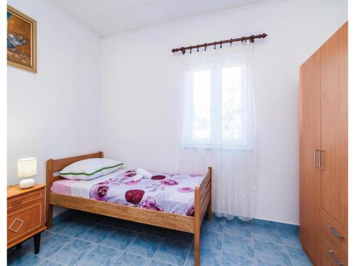 Two-bedroom Holiday Home In Vrana