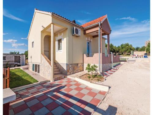 Two-bedroom Holiday Home In Vrana