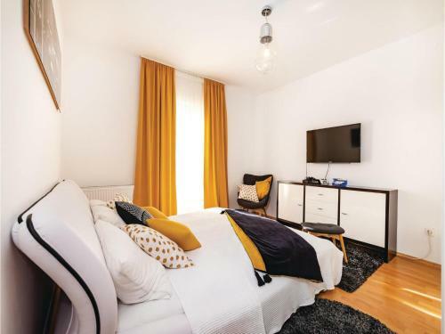 Six-bedroom Holiday Home In Vrana