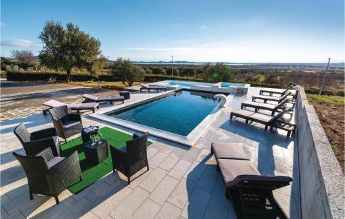 Six-bedroom Holiday Home In Vrana
