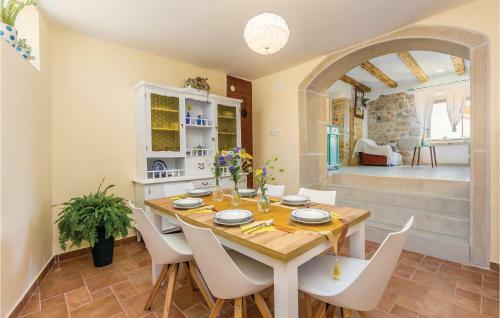 Two-bedroom Apartment In Vrbnik