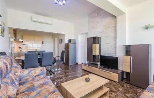 Two-bedroom Apartment In Vrh