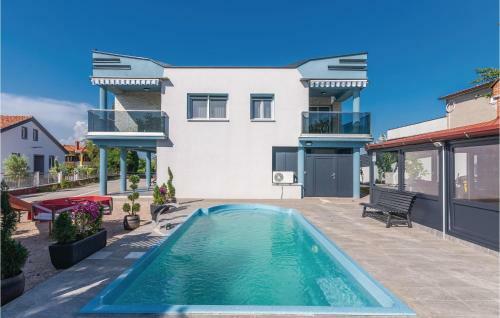 Two-bedroom Apartment In Vrh
