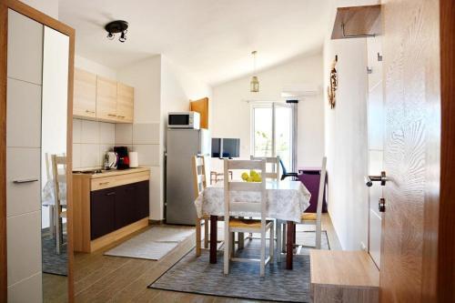 Apartments By The Sea Vrsi - Mulo (zadar) - 12519
