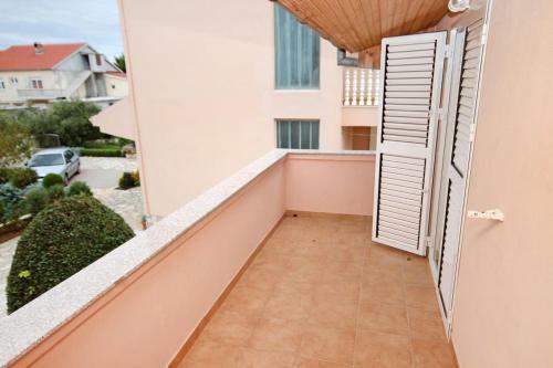 Apartments With A Parking Space Vrsi - Mulo (zadar) - 5796
