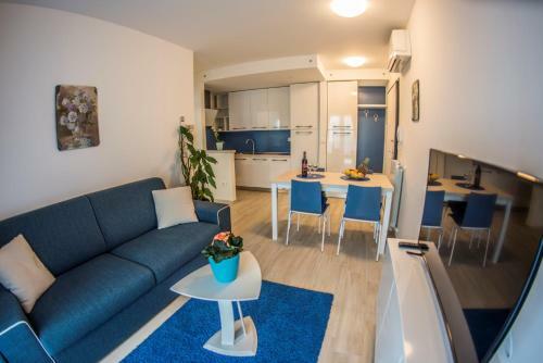 Apartamentos Pomer Port Marina