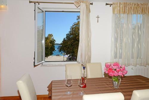 Apartment Claudeta With Sea View