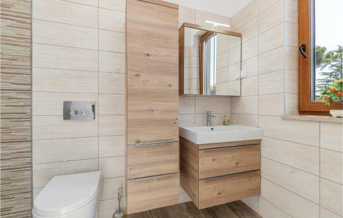 Four-bedroom Holiday Home In Cervar