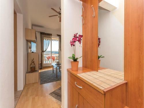 One-bedroom Apartment In Posedarje