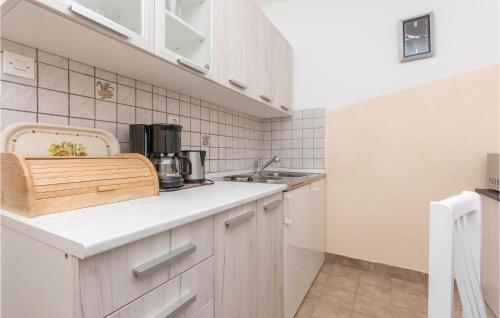 One-bedroom Apartment In Posedarje