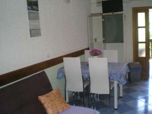 Hostal Pansion Adria Haus