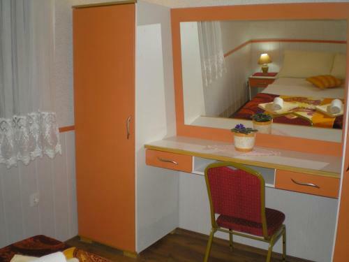 Hostal Pansion Adria Haus