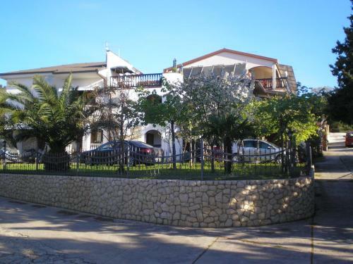 Hostal Pansion Adria Haus