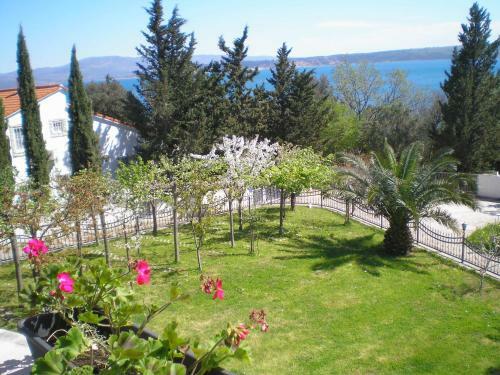 Hostal Pansion Adria Haus