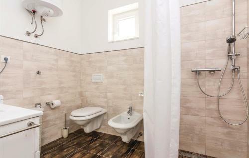 Three-bedroom Apartment In Posedarje